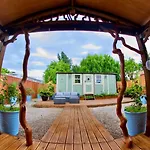 Alices Garden Two Campingplads