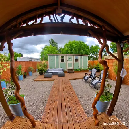 Alices Garden Two Kamp alanı