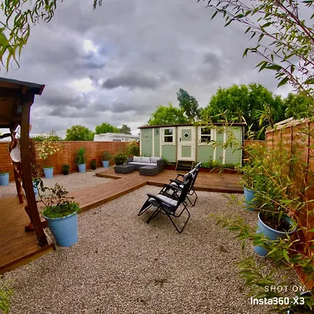Campingplatz Alices Garden Two *